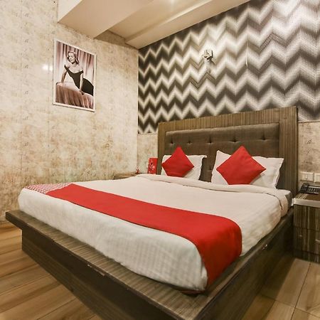 Collection O 76248 Hotel D Crown نيودلهي المظهر الخارجي الصورة